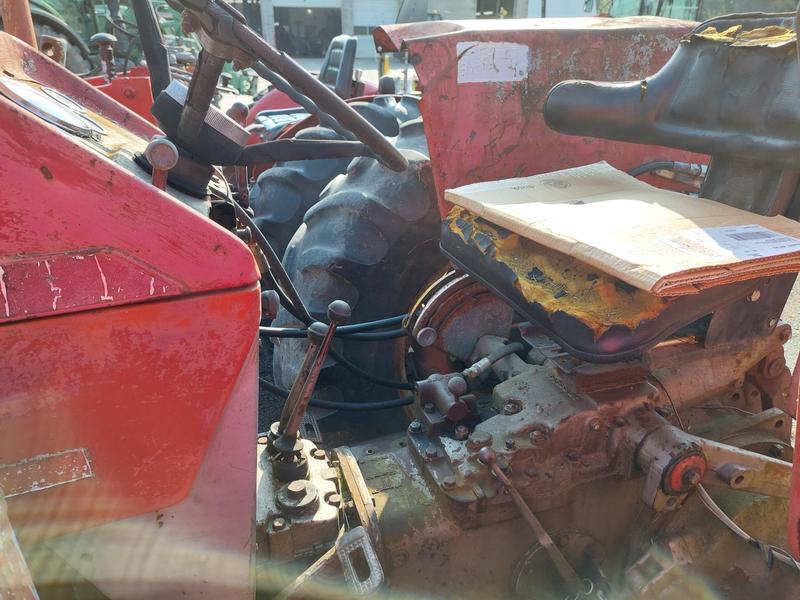 Tractors  Massey Ferguson 165 Tractor Photo